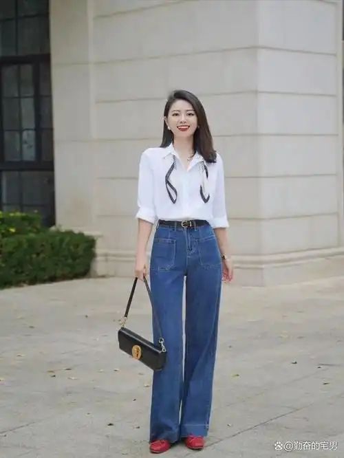 牛仔裤搭配这3双鞋子,时髦又精致