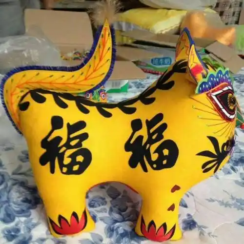 民间手工艺布老虎纯手工刺绣黎侯虎宝宝满月小老虎绣球香包挂件红色小