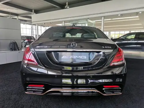 奔驰s65lamg典藏版黑外黑内