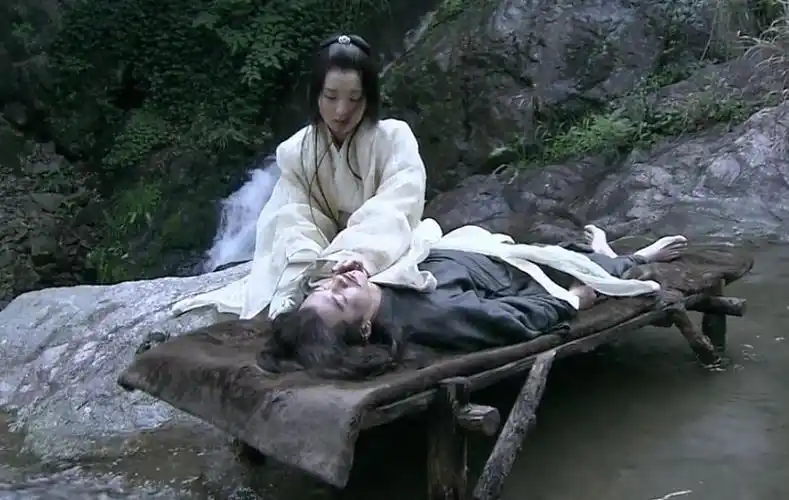 指使许褚斩杀貂蝉出这损主意的为何只能是荀彧而不能是贾诩