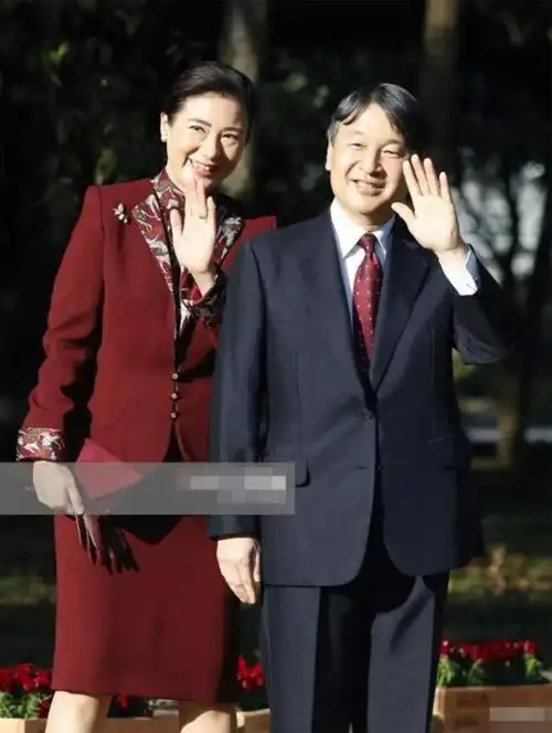 德仁与雅子展现国际范,与客人英语交谈,翻译员都只能在一旁观看