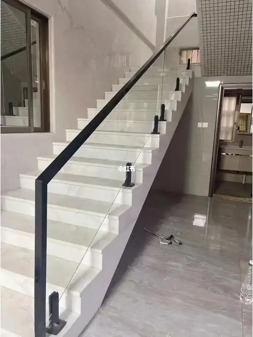 泳池夹玻璃楼梯扶手