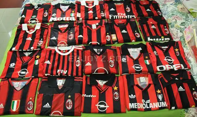 晒球衣收藏ac米兰历届队服秀