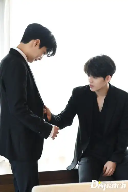 d社更新崔胜澈相关图片