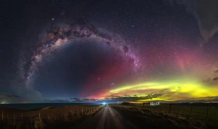 19年8月于新西兰南岛,南极光与银河完整体.