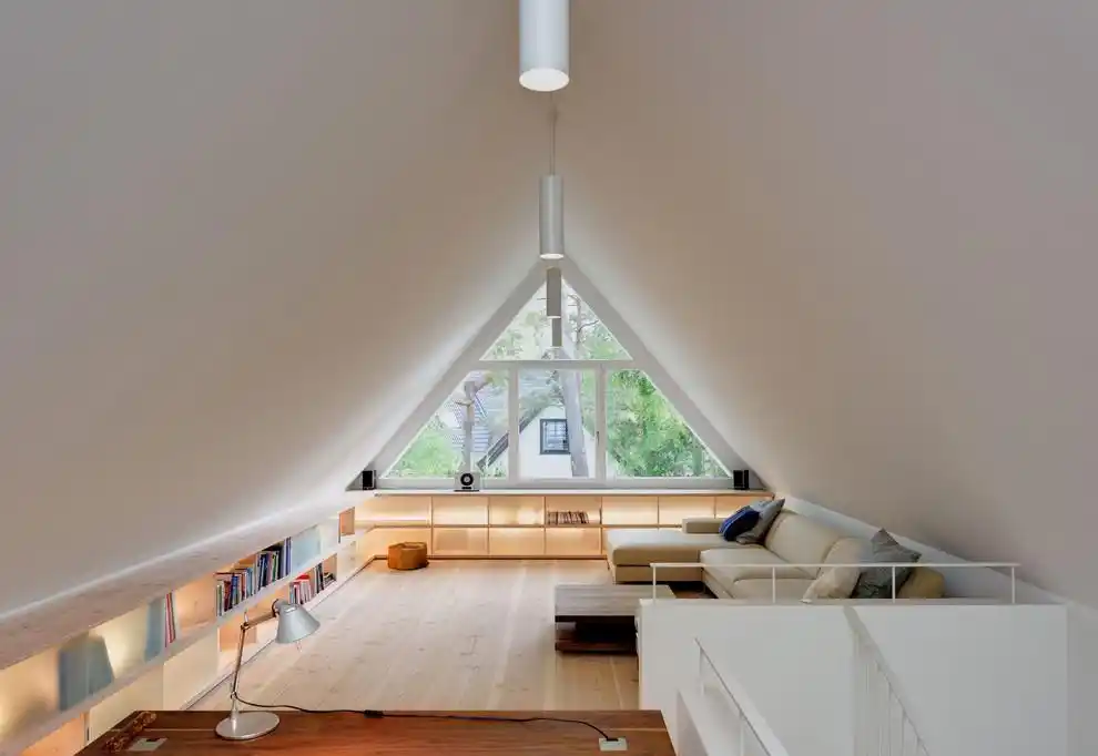 三角形小阁楼装潢装修效果图