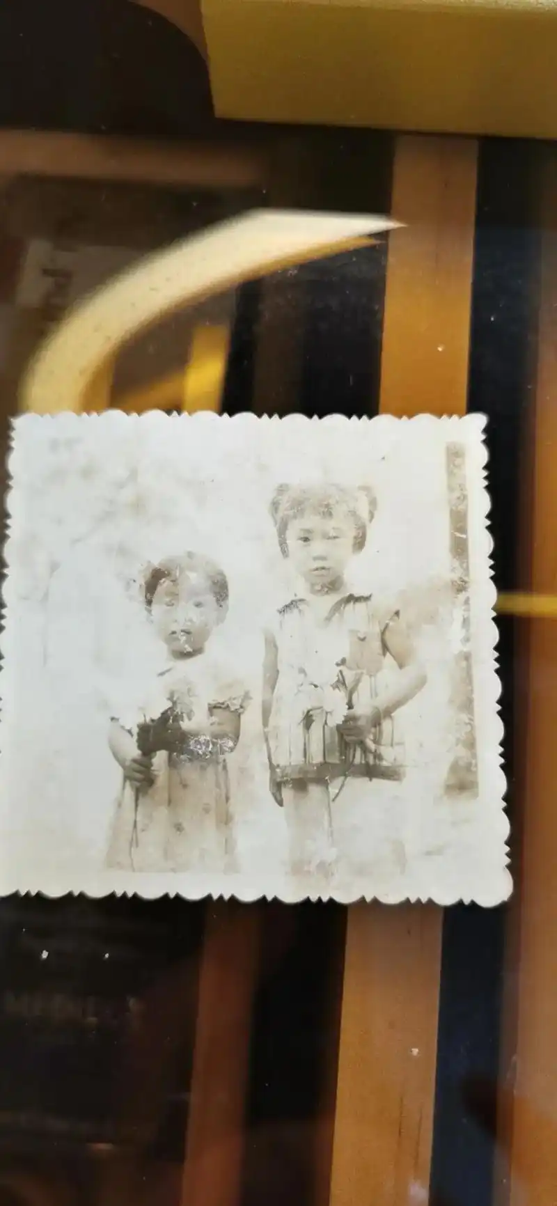 黑白老照片,回不去的小时候, #记录美好童年 - 抖音