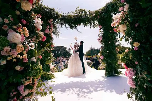 风"昀"同路,"艺昕"一意——cerruti 1881 献礼浪漫婚礼纪