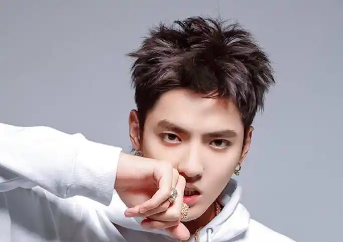 从吴亦凡事件上可以看出来,他背后的公关团队也是非常厉害,可以利用