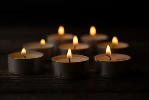 燃烧的蜡烛缅怀和祭奠静物照