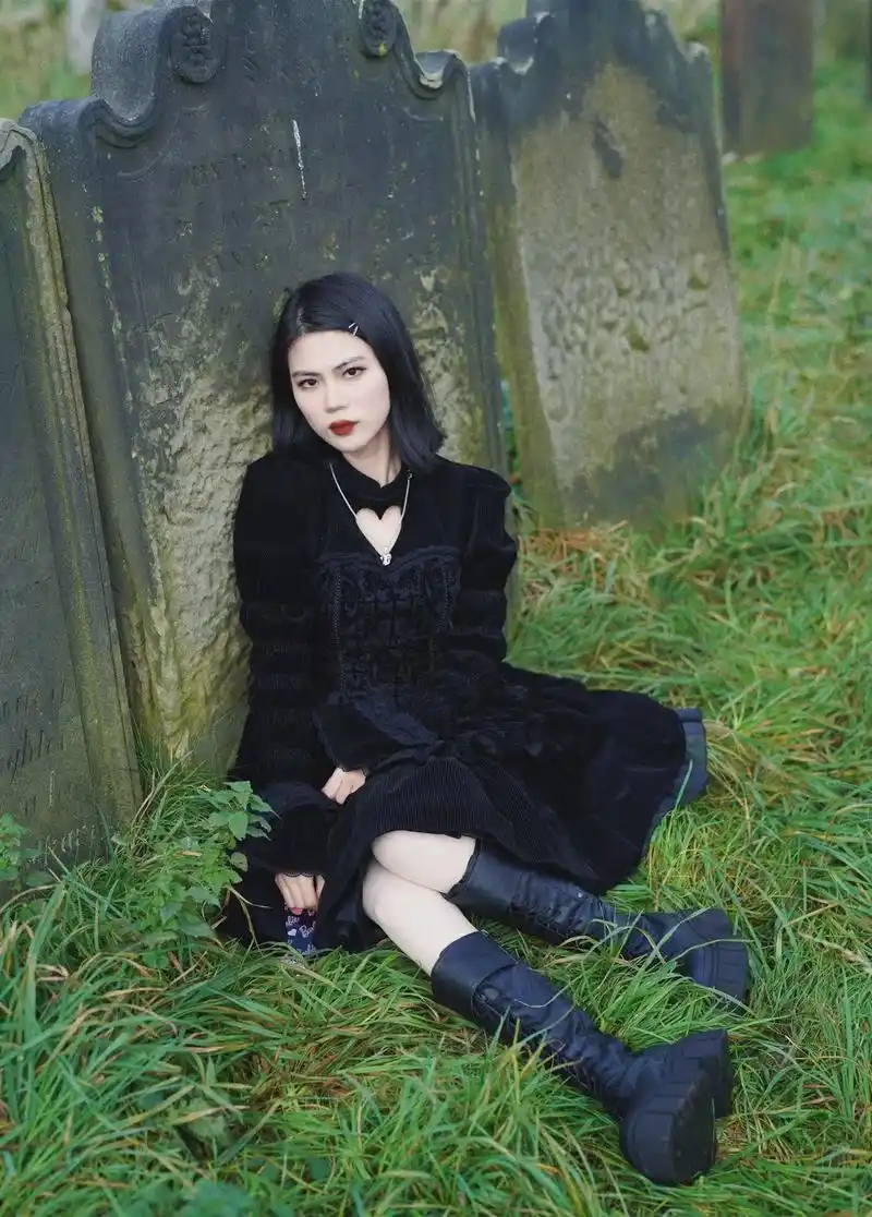 暗黑哥特风|万圣节.0894 "白鸽死在了教堂,乌鸦为上帝衔 - 抖音