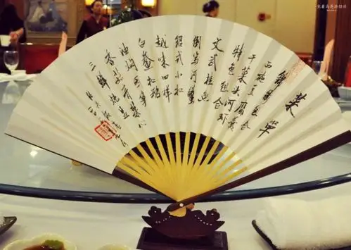 喝黄酒看社戏坐着乌蓬游绍兴