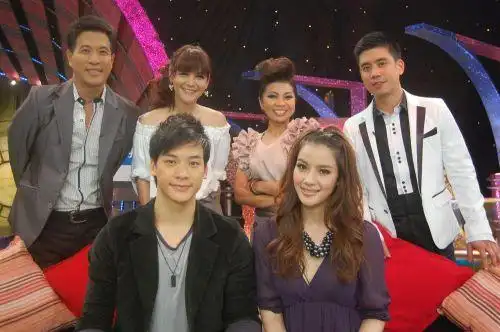 《爱在路上》,是由素格力·威塞哥与婉娜拉·宋提查主演的泰国电视剧