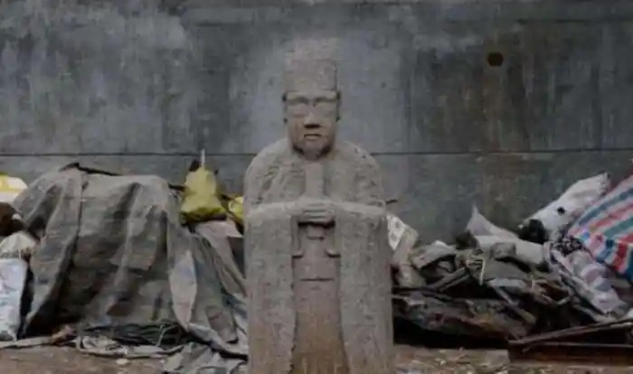 魏延墓前,为何跪着诸葛亮的石像?专家:没毛病