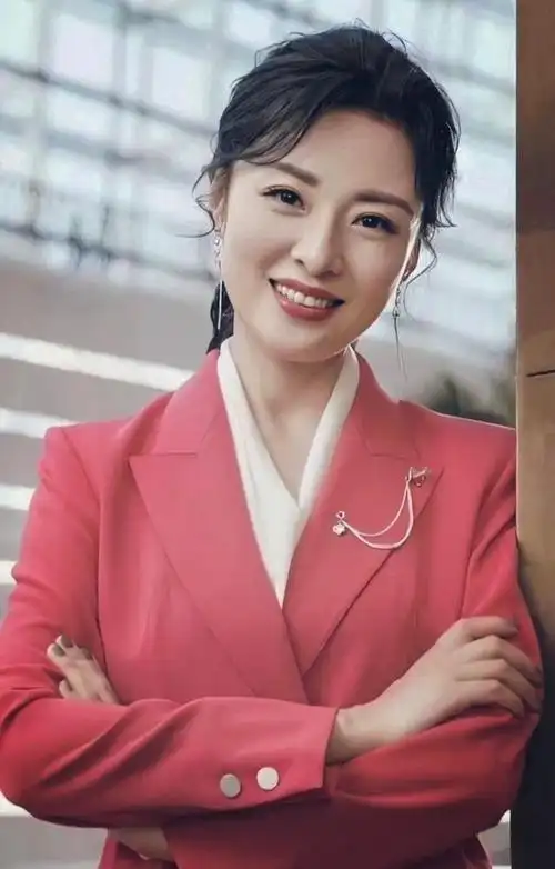 40,50女人如何打造"无龄感"穿搭?前央视最美主持人周涛来示范