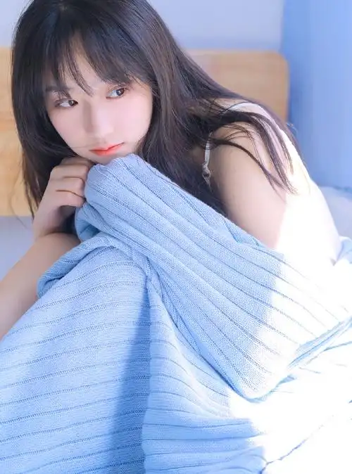 极品尤物美女白色吊带超短裙性感写真