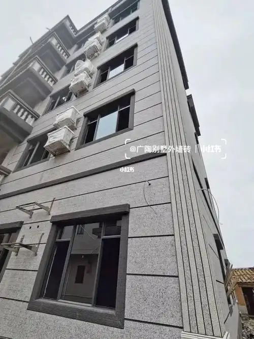 主体外墙选用广陶琇岩砖来装饰,其效果能媲美石材呢!