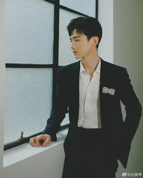 白敬亭微博写真图片