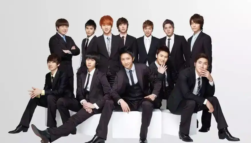 韩庚晒super junior合照喊话成员 并吐槽:希澈发型像大妈!