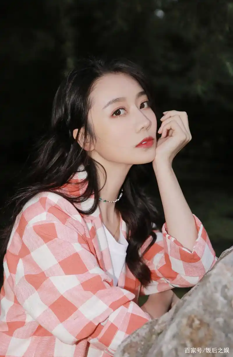 龙政璇:花容月貌,丽质天成