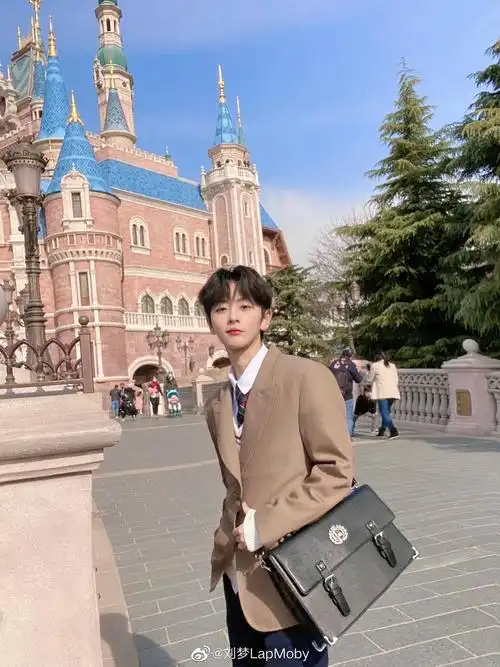 刘梦迪士尼春游