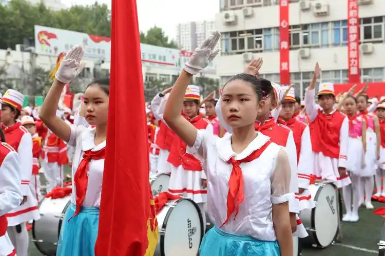 庆祝中国少年先锋队建队70周年洛阳市涧西区少先队鼓号队(方块队)风采