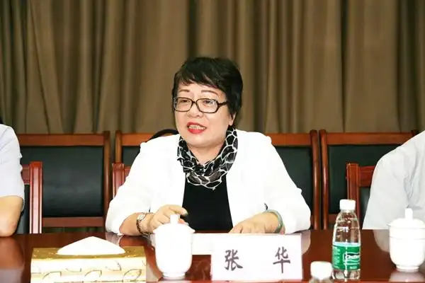 深圳华隆集团常务副总裁,海南华隆铜鼓岭旅游控股有限公司董事长张华