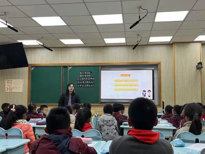 星光摄小赛课展风采磨砺见成长摄山星城小学第二届星光杯主题班会赛课