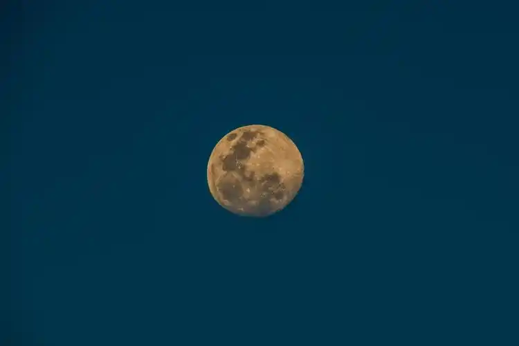 圆圆的月亮图片唯美夜空月亮