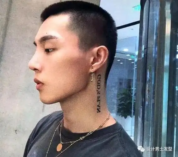 "卡尺头"发型不但清爽干净,还可以拯救一些男生的发际线!