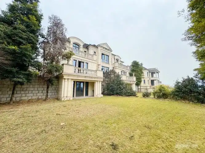 融创尊爵堡独栋别墅两套双拼临崖视野花园900