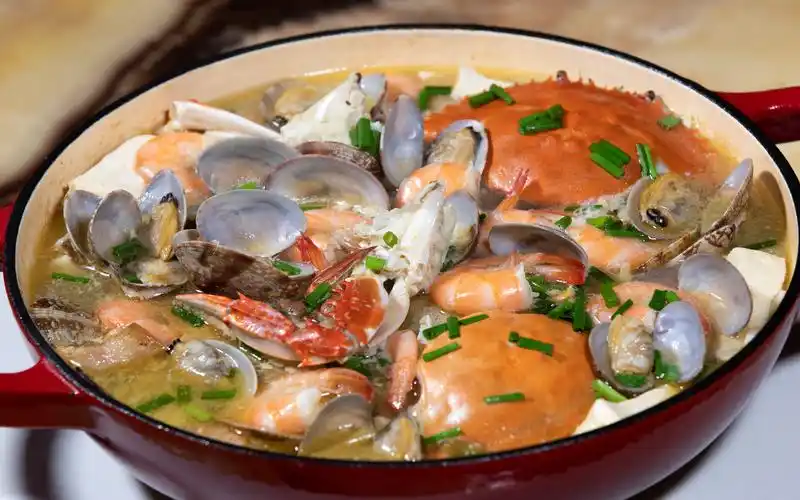 海鲜煲渔民家做法非常简单,原汁原味汤汁更美味,加豆腐更鲜美_哔哩哔