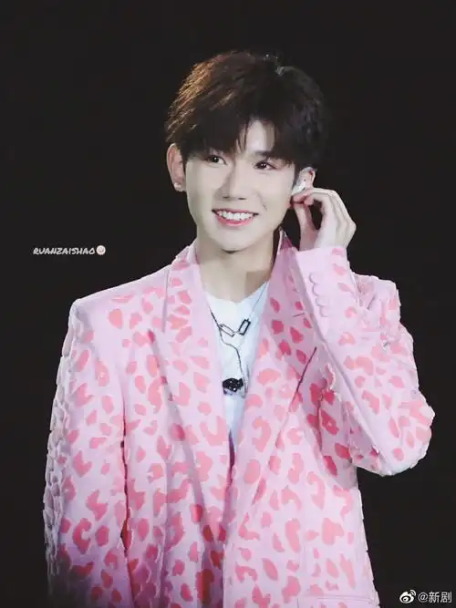 笑起来如沐春风的爱豆#快来接收王源甜甜的笑容,一眼万年,太让人卸