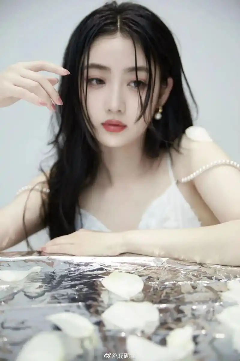 戚砚笛 【他跨越山海而来】饰演戚玥太好看了哭戏太好了.唱歌 - 抖音