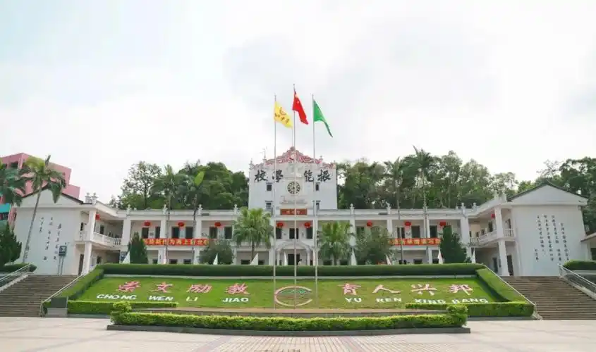 走进名校百年观澜薪火相传深圳市观澜中学打造教育典范