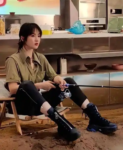 原创首秀就拿奖华为二公主姚安娜出道1年都经历了什么