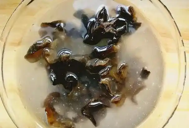 木耳泡久了"要人命"?教你2点,滑嫩可口,炒出来比肉菜都香