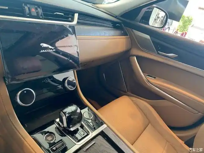 捷豹内饰到店实拍