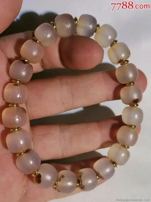 早年收到的老玛瑙珠子手串带朱砂