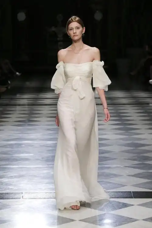 经常看各种时装周t台秀的朋友们应该都有一个疑惑啊,为什么这些模特都