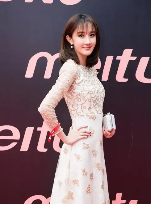 "烂片女王"出道十年不温不火,如今成"抖音"女网红_文梦洋