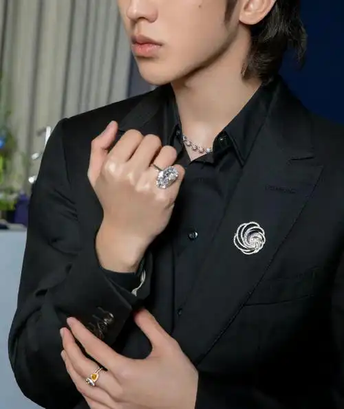 戴比尔斯品牌代言人蔡徐坤