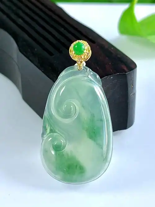 4新款火爆镀磨砂金鎏金天然蛋面吊坠如意扣头点缀松石简约古风白玉已