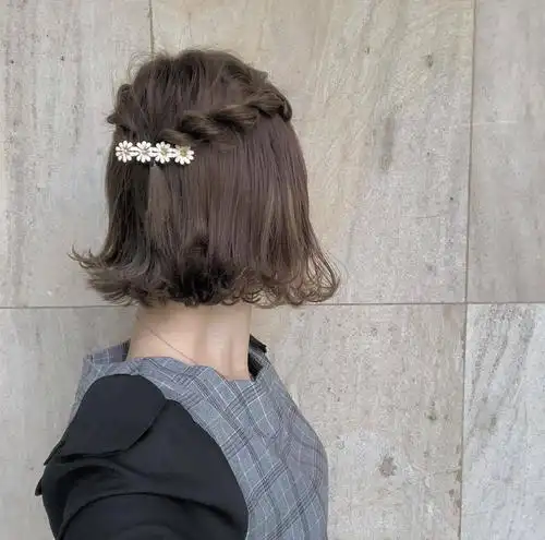 短发也可以这样扎24款半扎发型附视频