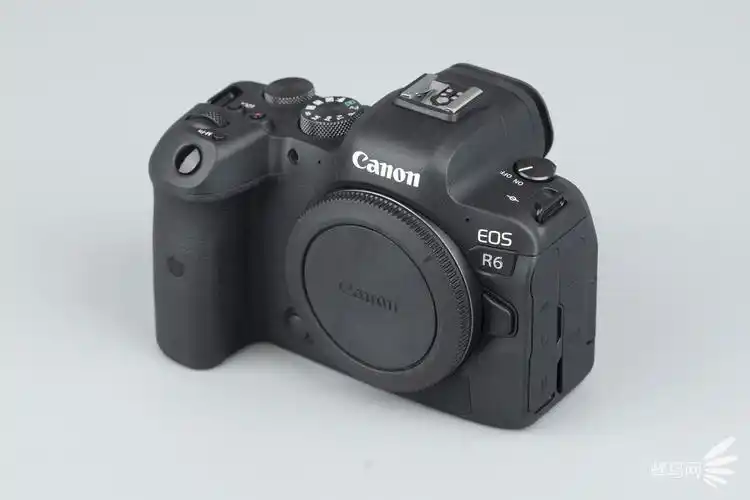 性能均衡的全画幅专微 佳能eos r6单机售价17788元