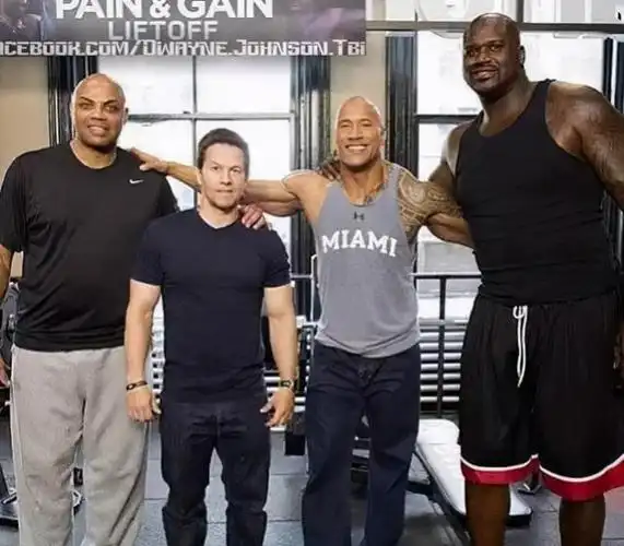 强森官方身高是1米95,这在nba后卫里都不算矮了.