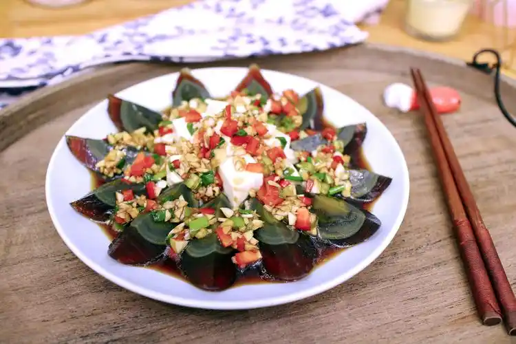 皮蛋拌豆腐怎么做才好吃放对2种调味料味道错不了真香