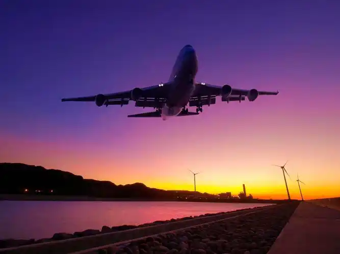 唯美大气震撼黄昏日落飞机飞过水面电脑壁纸风景图