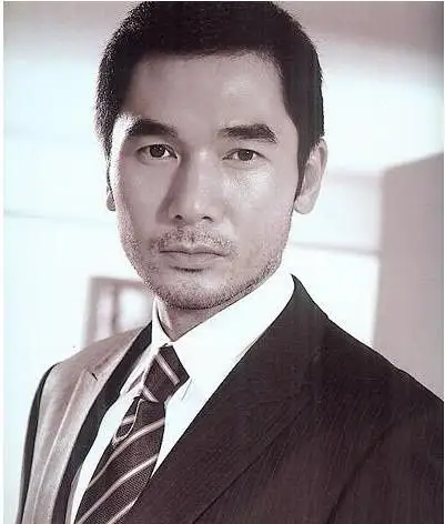 p>方中信,1963年3月17日生于中国澳门,祖籍海南,中国香港影视男演员.