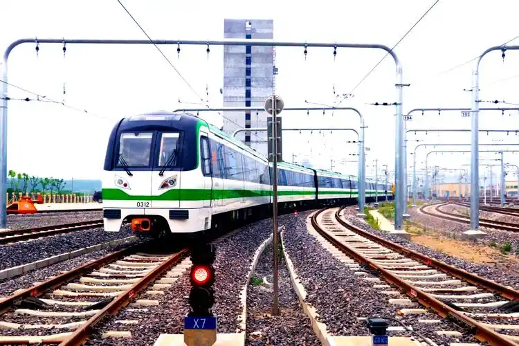 合肥轨道3号线第一控区首列车顺利上线热滑